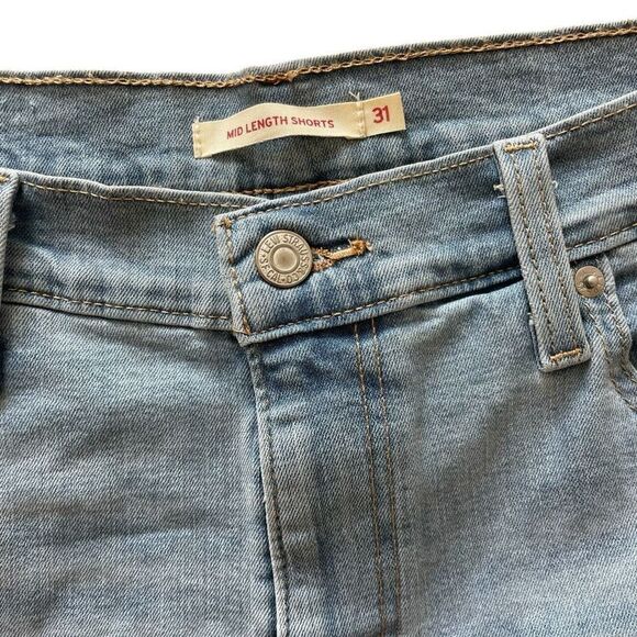 New Levi’s Mid Length Shorts Light Blue Denim Jean Women’s Sz 31 Stretch Cuffed - Picture 2 of 5